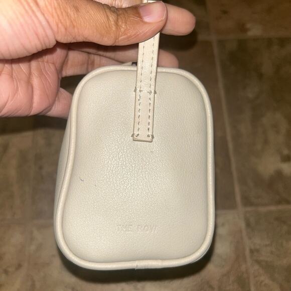 THE ROW 90s Leather Shoulder Bag - Picture 5 of 8